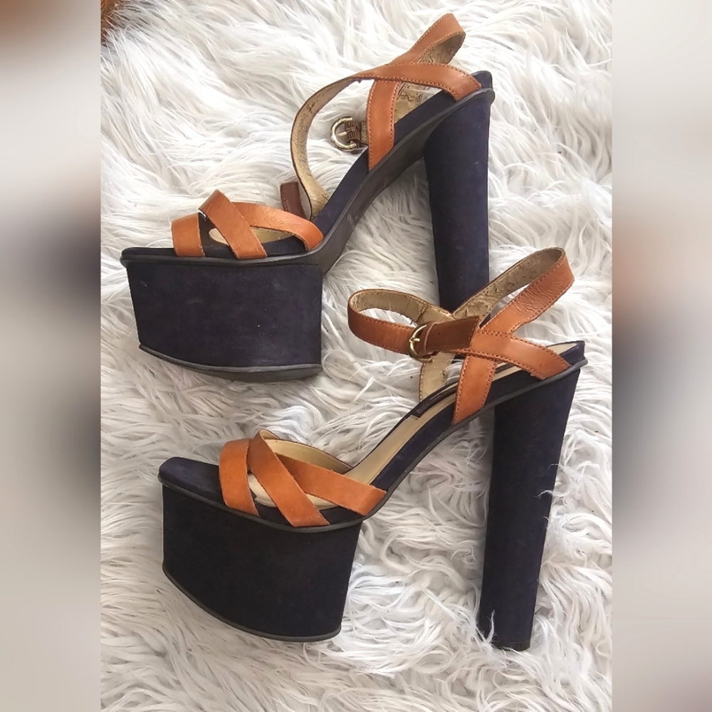 INSANE platform sandals